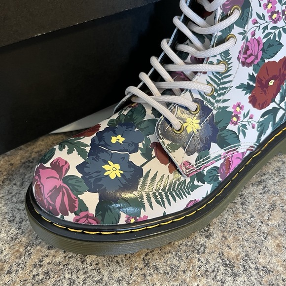 Dr. Martens 1460 Y English Garden Boots Youth Size 5 / Womens Size‎ 6 - Picture 2 of 9